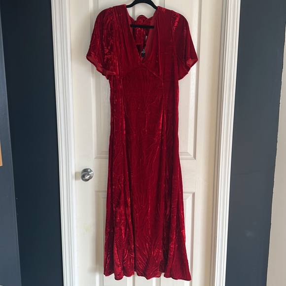 NWT ModCloth Captivating Charisma Velvet Maxi Dress Red Large - Picture 4 of 14